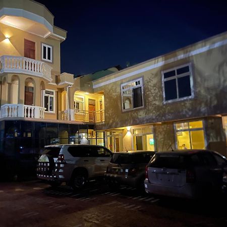 Moments Park Motel Dar es Salaam Extérieur photo