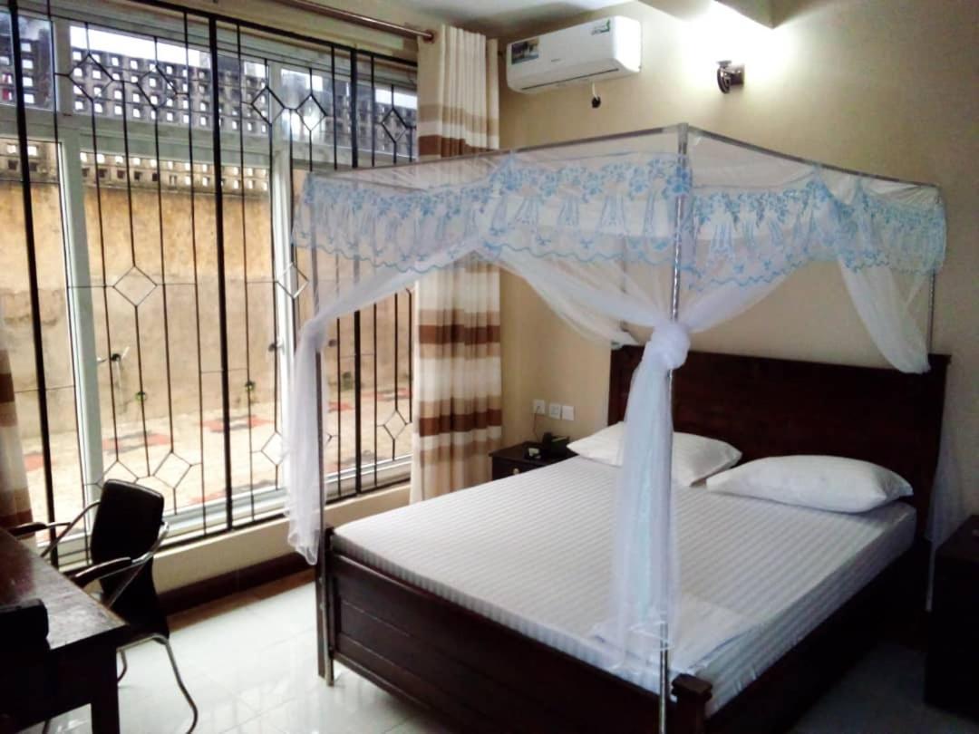 Moments Park Motel Dar es Salaam Extérieur photo