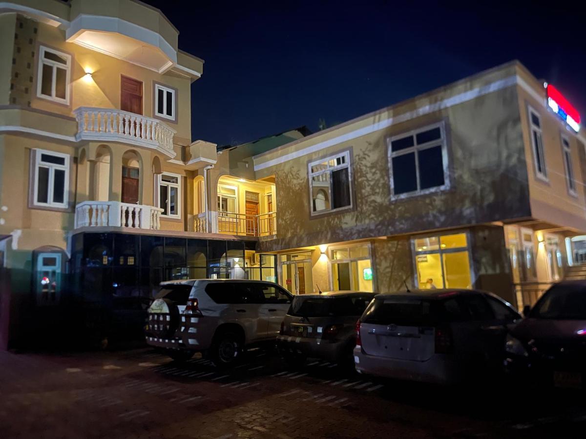 Moments Park Motel Dar es Salaam Extérieur photo